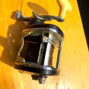 Vintage Ocean City 922 Level Wind Fishing Reel Made In USA with full of line